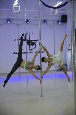 凡人大愛丨從泥水匠到鋼管舞王