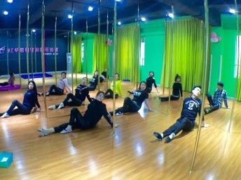 遵義匯川鋼管舞培訓學校 零基礎入門，包教包會的小班教學